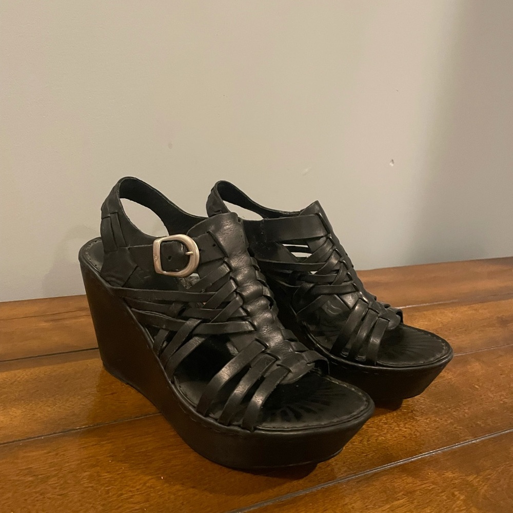 Born sandals